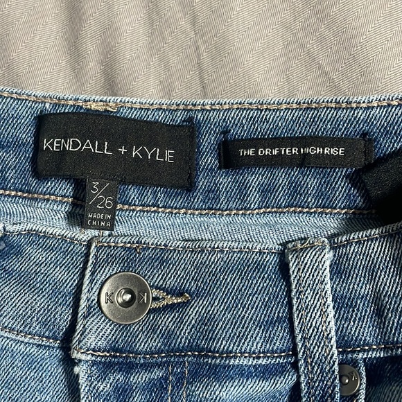 Kendal + Kylie The Drifter High Rise Jean Shorts - Picture 3 of 4